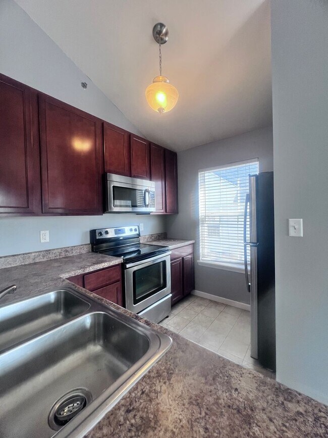 Foto del edificio - Updated 2-Bed/2-Bath Condo in Desirable Br...