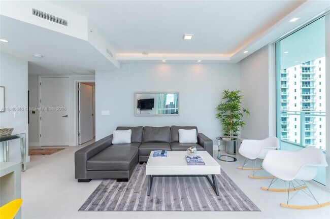 Building Photo - 1080 Brickell Ave