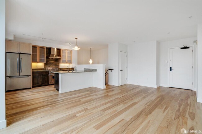 Building Photo - 8 Landers St