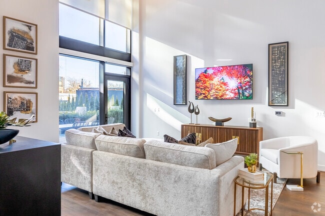 Interior Photo - Birmingham Pointe