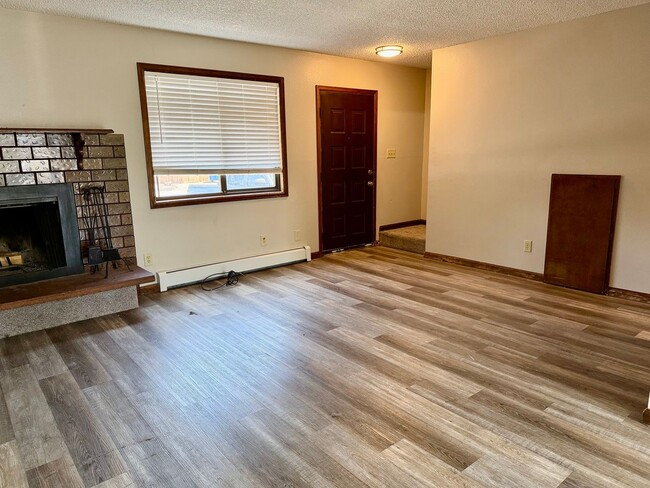 Building Photo - 1624 Azalea Dr