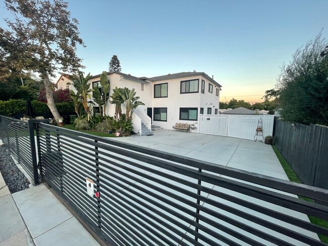 Building Photo - 3204 Castle Heights Ave