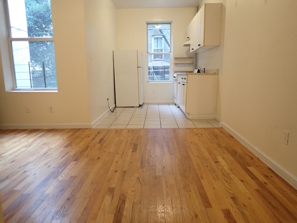 Primary Photo - 524 Lafayette Ave