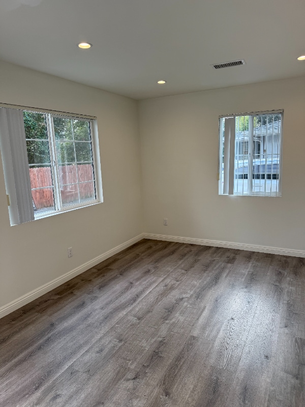 Building Photo - 154 S Grand Oaks Ave