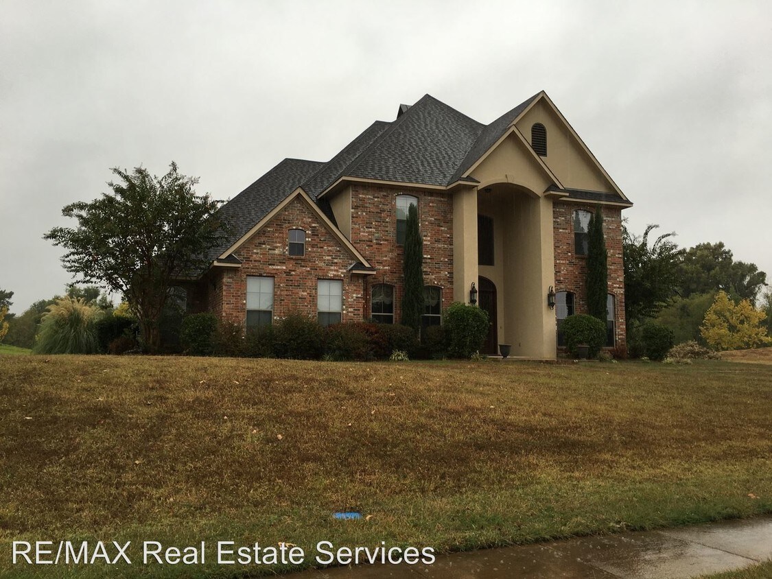 Primary Photo - 5 br, 3 bath House - 56 Legacy