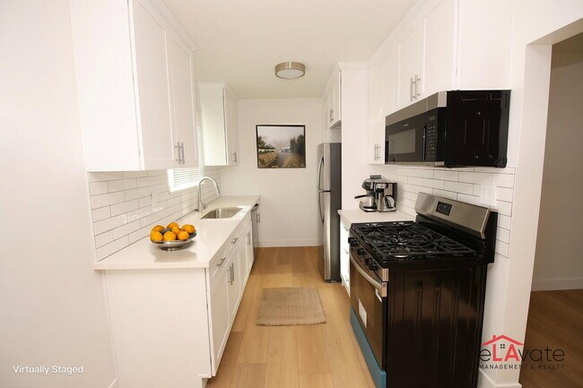 Foto del edificio - 14115 Gilmore St