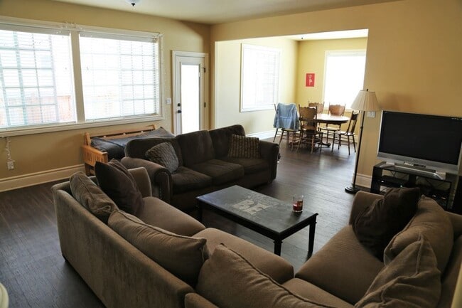 Building Photo - New 5 Bed 5 Bath Home on Harrison