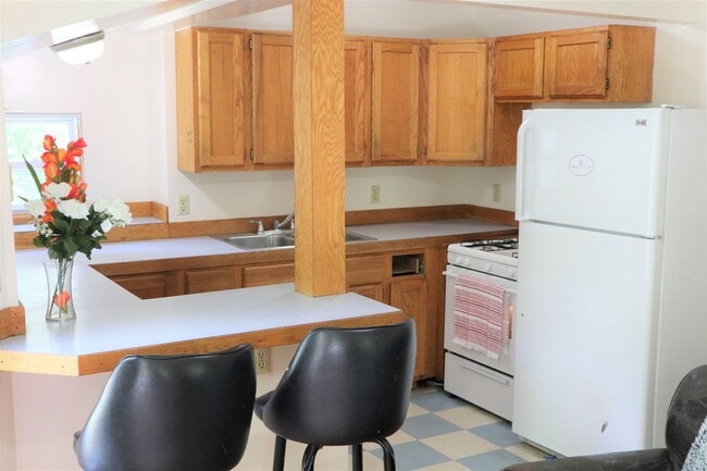 Building Photo - 502 S Aurora St