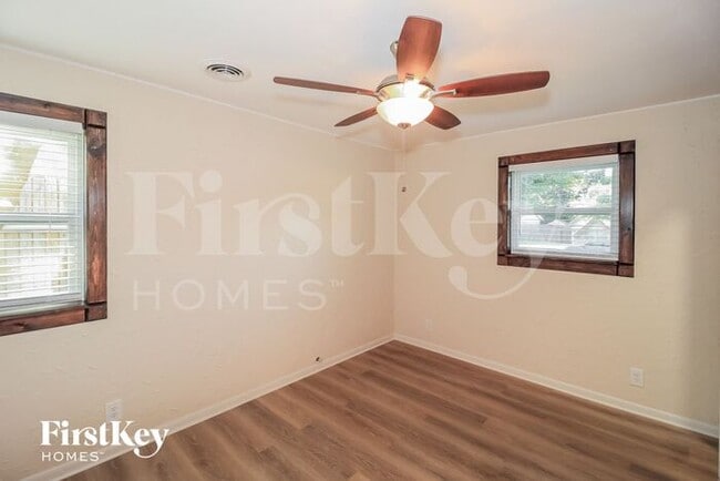 Foto del edificio - 212 W Huitt Ln