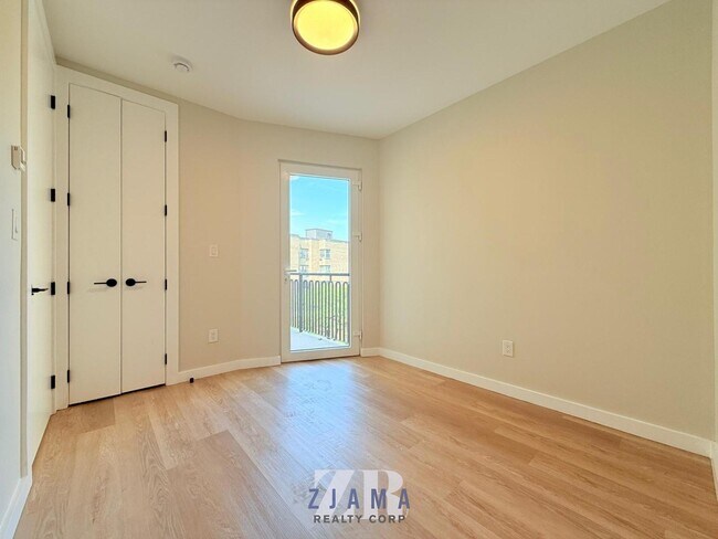 Foto del edificio - 1584 Fulton St