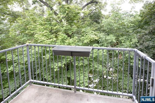 Foto del edificio - 20-30-30 Ridge Rd