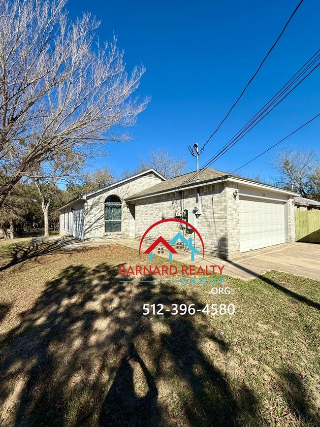 Building Photo - Available Now: 3 Bedroom, 2 Bath Stand Alone Home