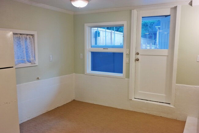 Eating Area - 3913 Densmore Ave N