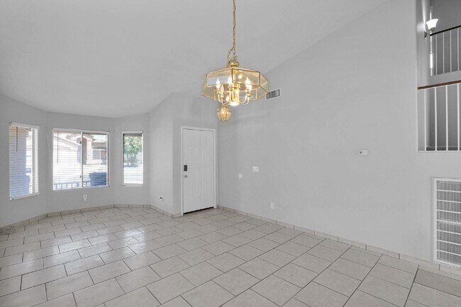 Building Photo - Spacious Litchfield Park 4/2.5! Landlord o...