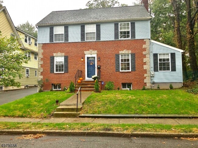Building Photo - 16-18 Edgar St