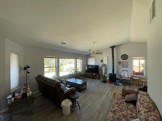 Building Photo - 41508 Roaring River Ct