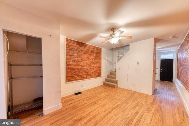 Building Photo - 502 S Glover St