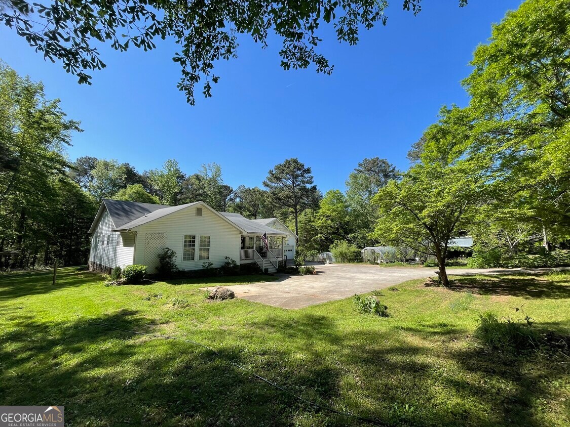 Building Photo - 8590 Hearn Rd