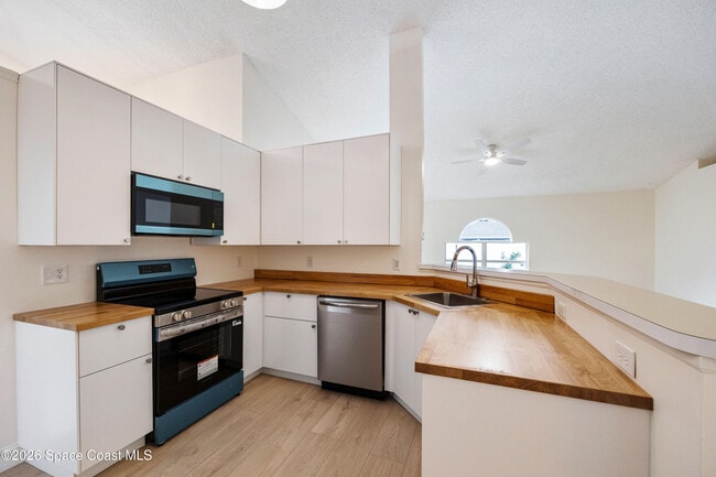 Building Photo - 320 Wisteria Ave NW