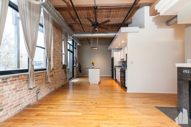 Building Photo - 1259 N Wood St