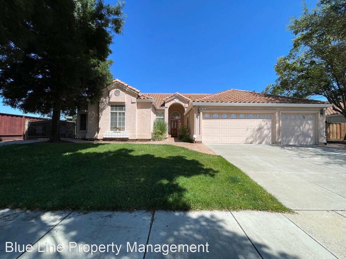 Primary Photo - 3 br, 2.5 bath House - 700 Outrigger Cir.