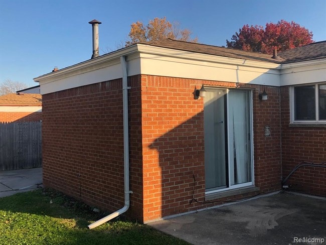 Building Photo - 11665 Frazho Rd