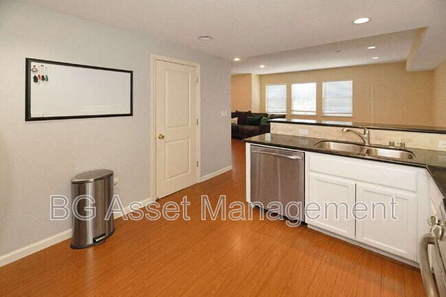 Foto del edificio - 1653 Northshore Dr