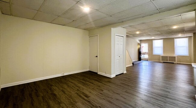 Building Photo - 3Bedroom 1Bathroom home in Bridesburg Avai...