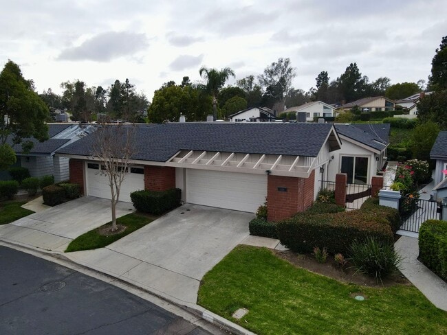 Building Photo - Spacious Three Bedroom in the Sunrise Pointe Community