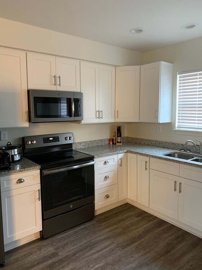 Kitchen - 1112 King Arthur Ln