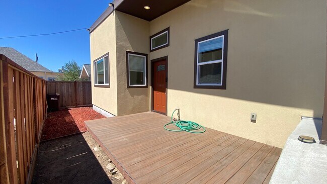 Remodeled back House with Large & Sunny Deck - Remodeled back House with Large & Sunny Deck