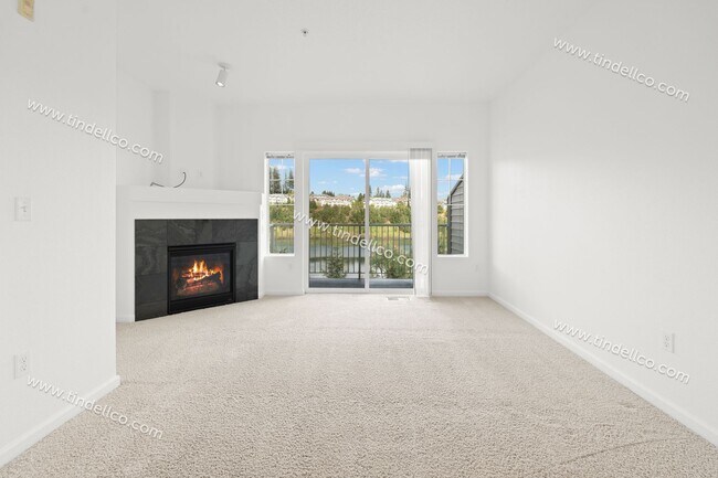 Foto del edificio - 2ND MONTH FREE! Charming Townhome w/ Fireplace, Balcony & More Near Progress Ridge!
