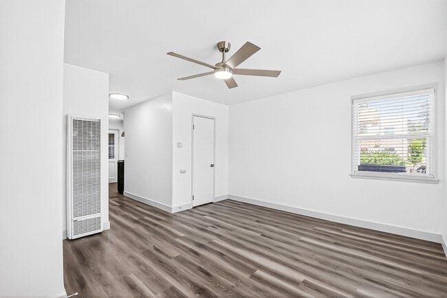 Building Photo - 727 Olive Ave