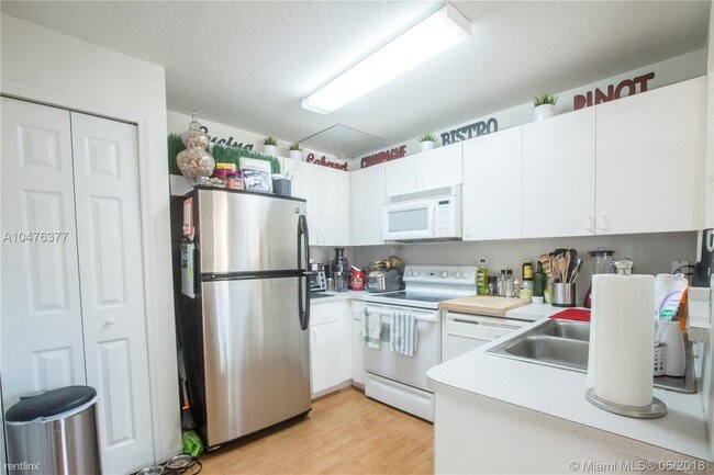 Foto del edificio - 2 br, 2.5 bath  - 11479 NW 60th Ter Apt 372