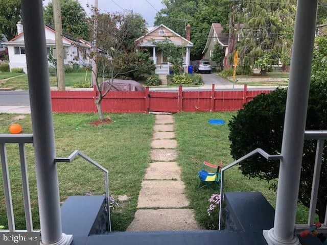 Foto principal - 748 Thayer Ave