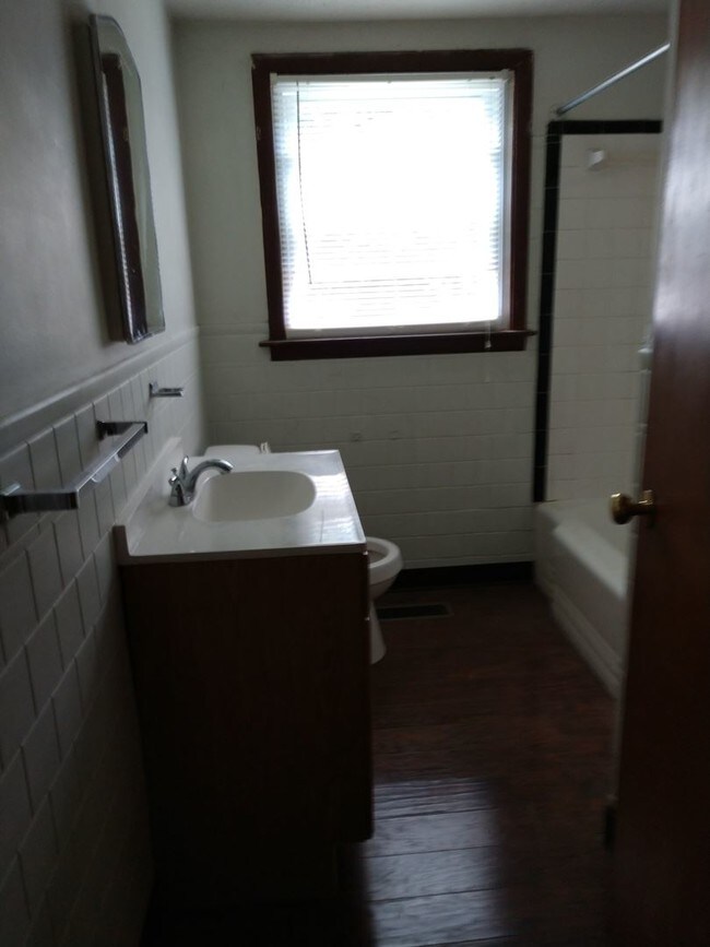Foto del edificio - 805 McCausland St