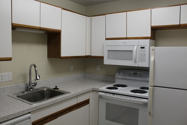 Building Photo - Lake Pointe Village