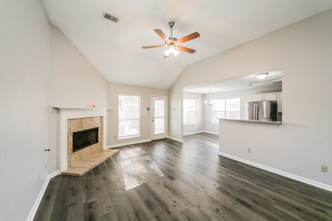 Building Photo - 165 Garden View Dr
