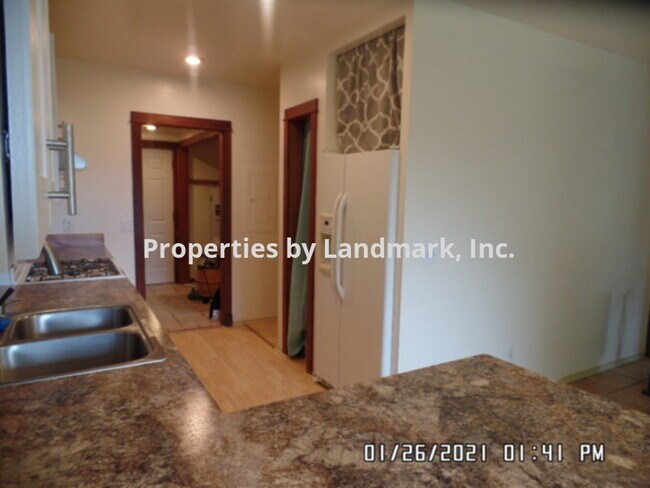 Building Photo - 494 W Sequim Bay Rd