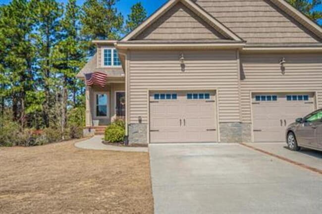 Building Photo - 10 Cypress Cir