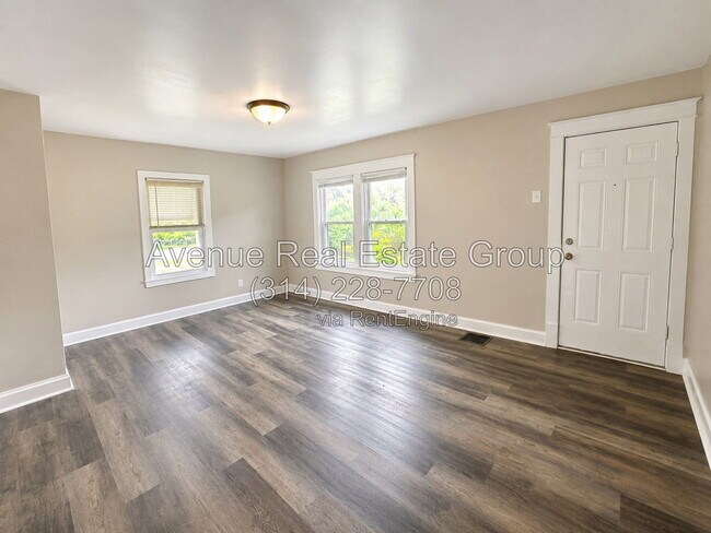 Foto del edificio - 8011 Ellerton Ave