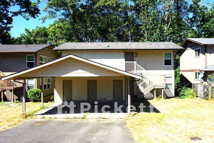 Foto principal - Well Kept 2-Bedroom Upstairs Duplex in Eas...