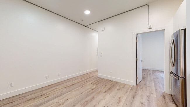 Building Photo - 761 6th Ave