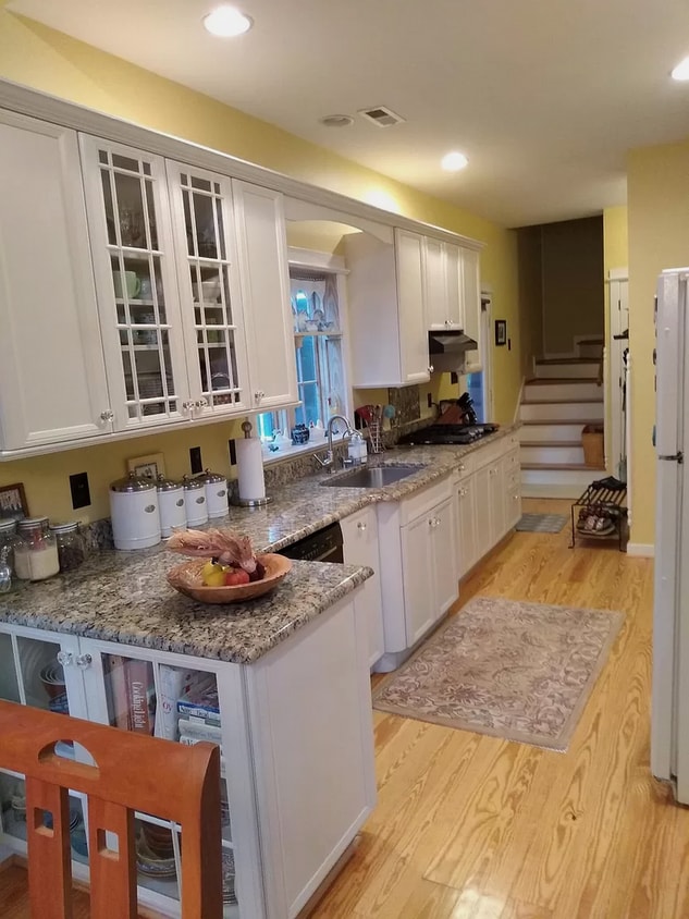 Building Photo - Adorable home in quiet setting