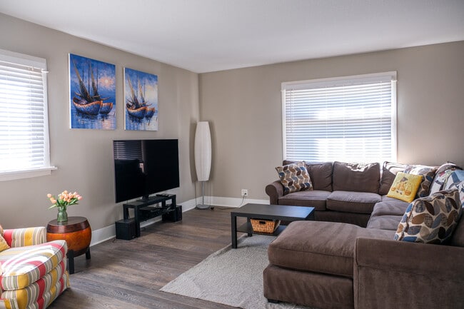 Building Photo - 5530 N Haight Ave