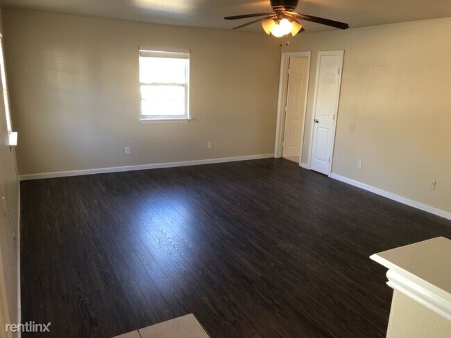 Foto del edificio - 23444 Albert Dr