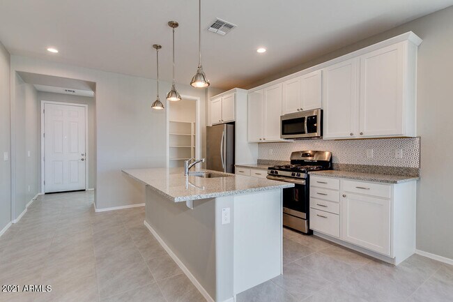 Foto del edificio - 17552 W Hadley St
