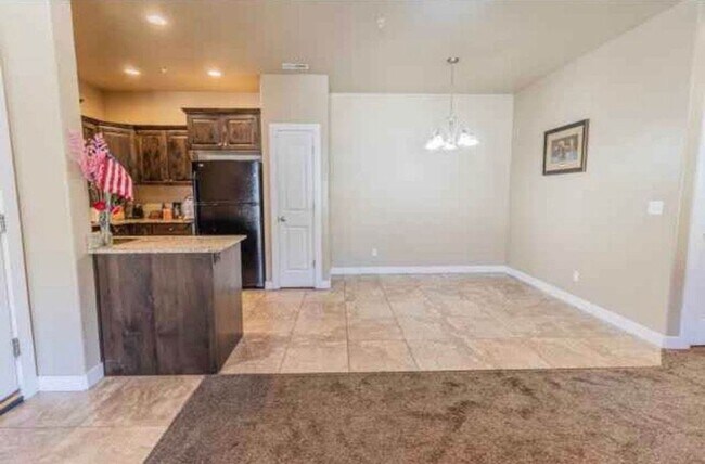 Foto del edificio - Very Nice Pleasant Grove Condo