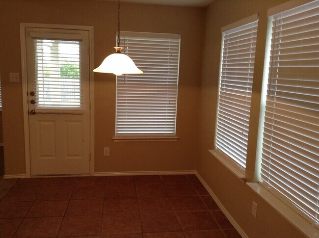 Building Photo - 12529 Patnoe Dr