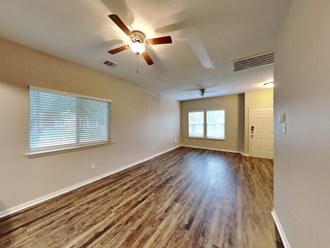 Foto del edificio - 20618 Sycamore Crest Ln